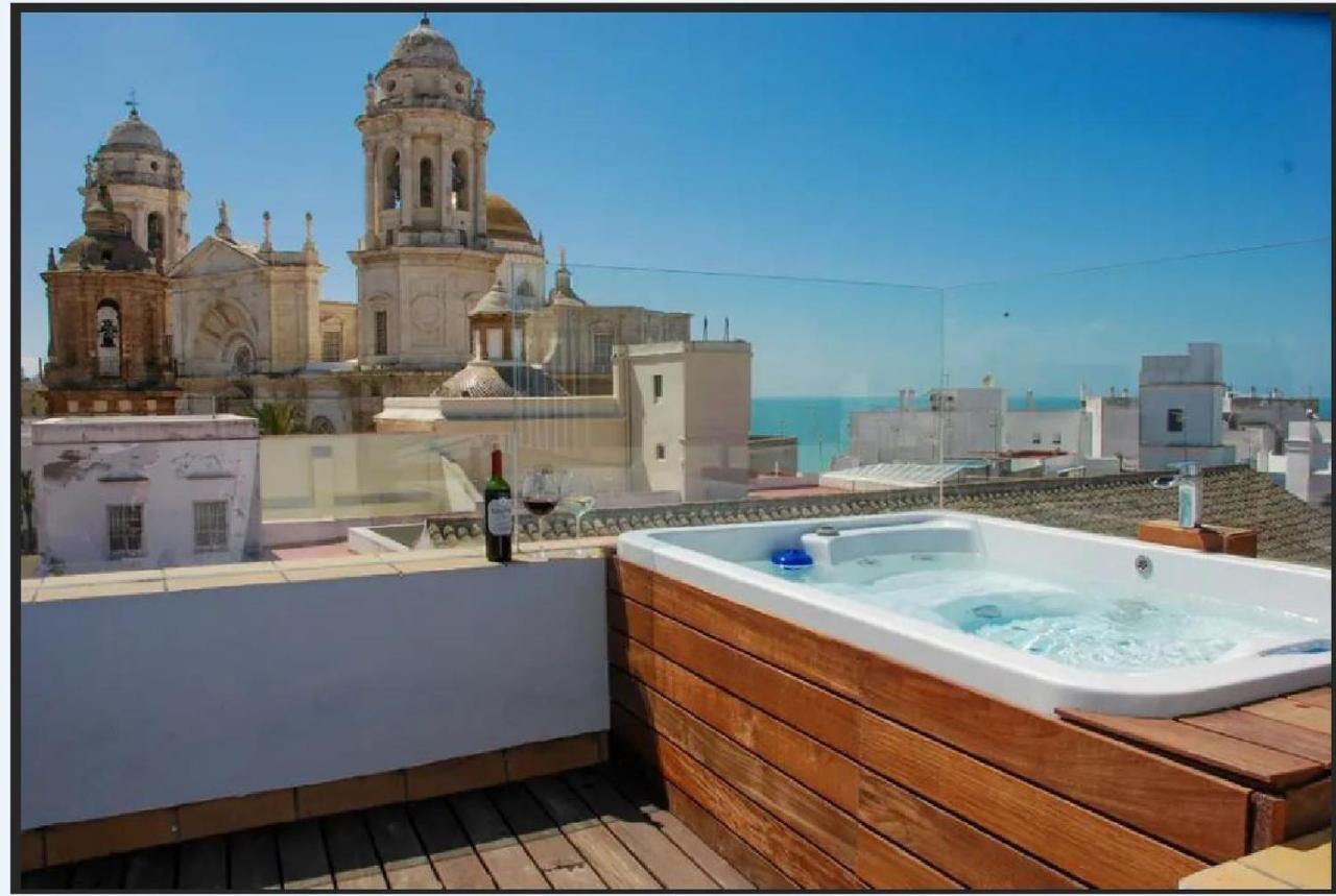 ***** Attic With Impressive Views And Jacuzzi Lägenhet Cádiz Exteriör bild