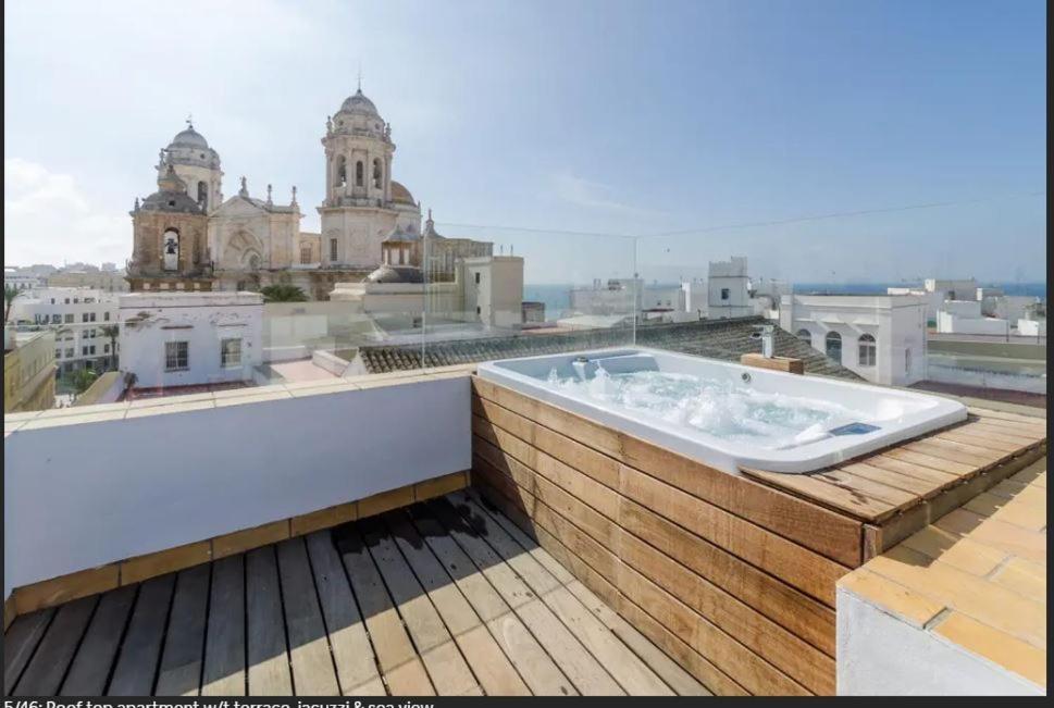 ***** Attic With Impressive Views And Jacuzzi Lägenhet Cádiz Exteriör bild